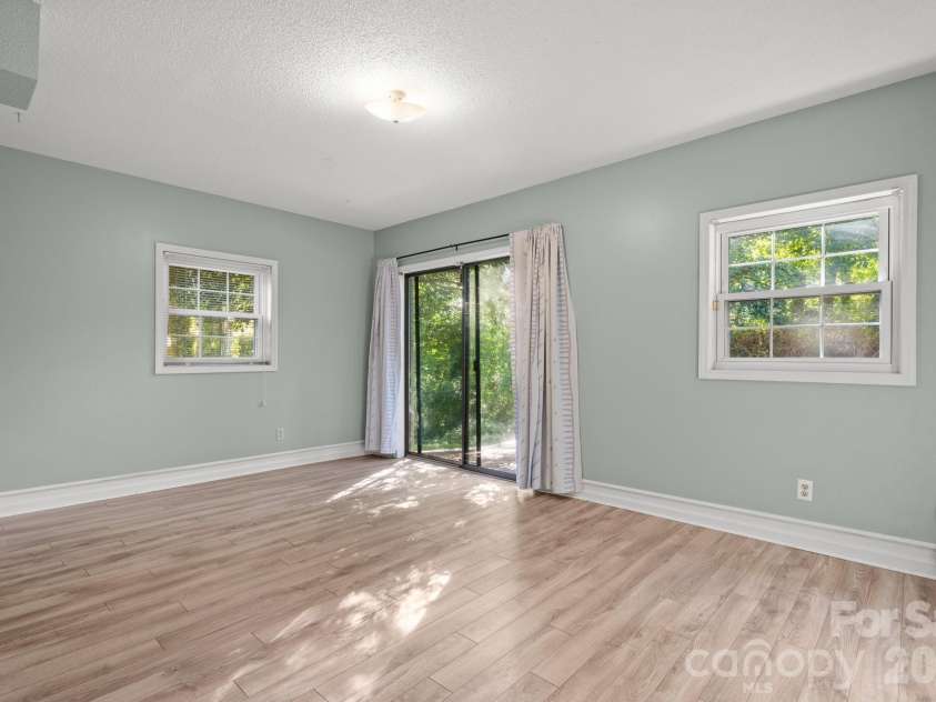 2015 12th Street, Hickory, NC 28601.  MLS# CAR4418575, YatesRealty ID 47014. 