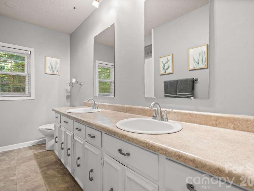 2015 12th Street, Hickory, NC 28601.  MLS# CAR4418575, YatesRealty ID 47014. 