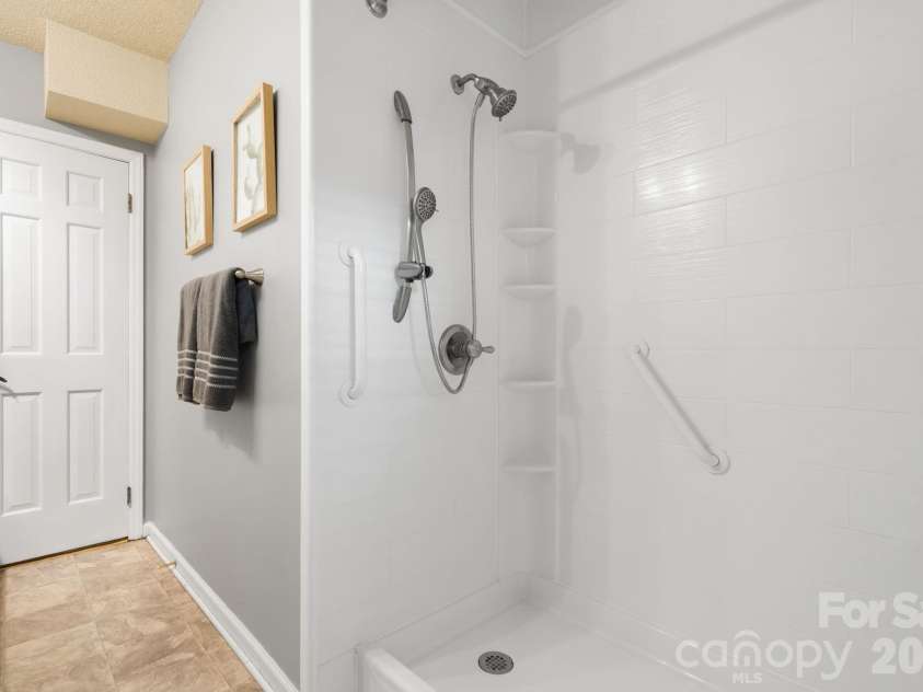 2015 12th Street, Hickory, NC 28601.  MLS# CAR4418575, YatesRealty ID 47014. 