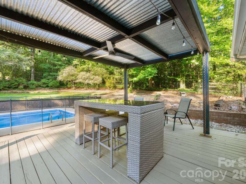 2015 12th Street, Hickory, NC 28601.  MLS# CAR4418575, YatesRealty ID 47014. 