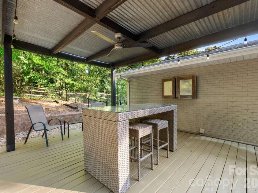 2015 12th Street, Hickory, NC 28601.  MLS# CAR4418575, YatesRealty ID 47014. 