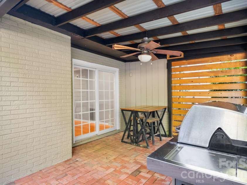 2015 12th Street, Hickory, NC 28601.  MLS# CAR4418575, YatesRealty ID 47014. 