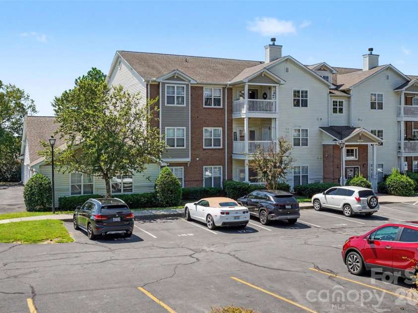 11286 Hyde Pointe Court, Charlotte, NC 28262.  MLS# CAR4418384, YatesRealty ID 47015. 