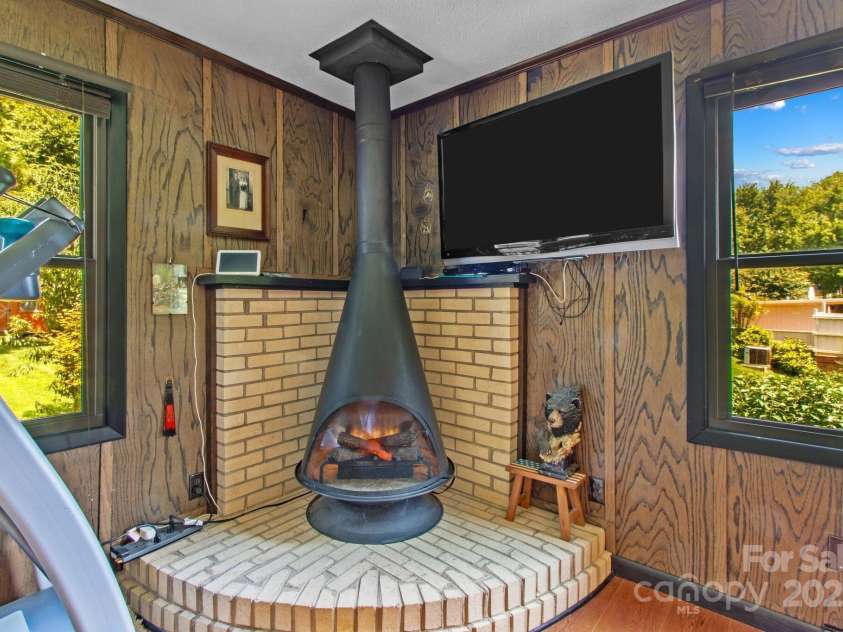 202 Cedarwood Drive, Salisbury, NC 28147.  MLS# CAR4330124, YatesRealty ID 4702. 