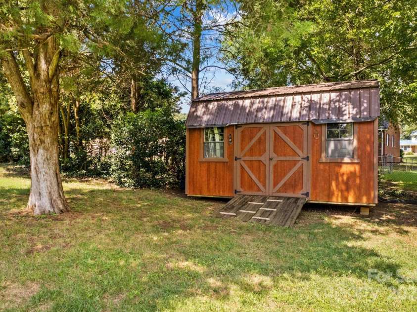 202 Cedarwood Drive, Salisbury, NC 28147.  MLS# CAR4330124, YatesRealty ID 4702. 