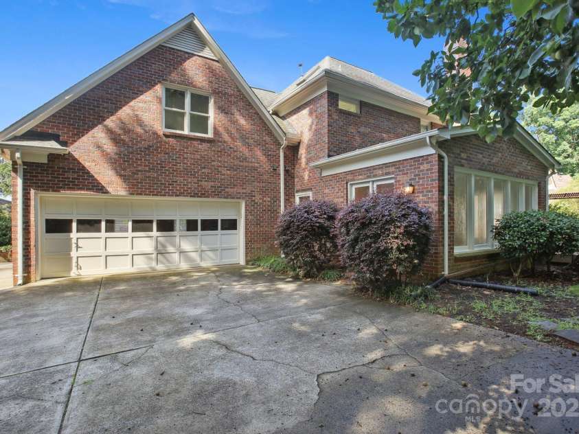 8011 Greencastle Drive, Charlotte, NC 28210.  MLS# CAR4235397, YatesRealty ID 4702. 