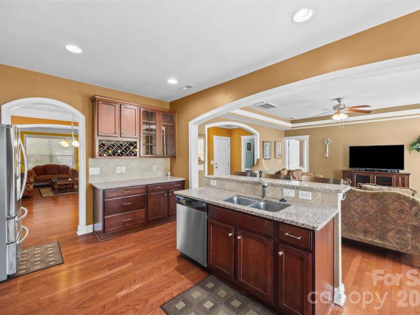 3025 Scottcrest Way, Waxhaw, NC 28173.  MLS# CAR4405386, YatesRealty ID 47022. 