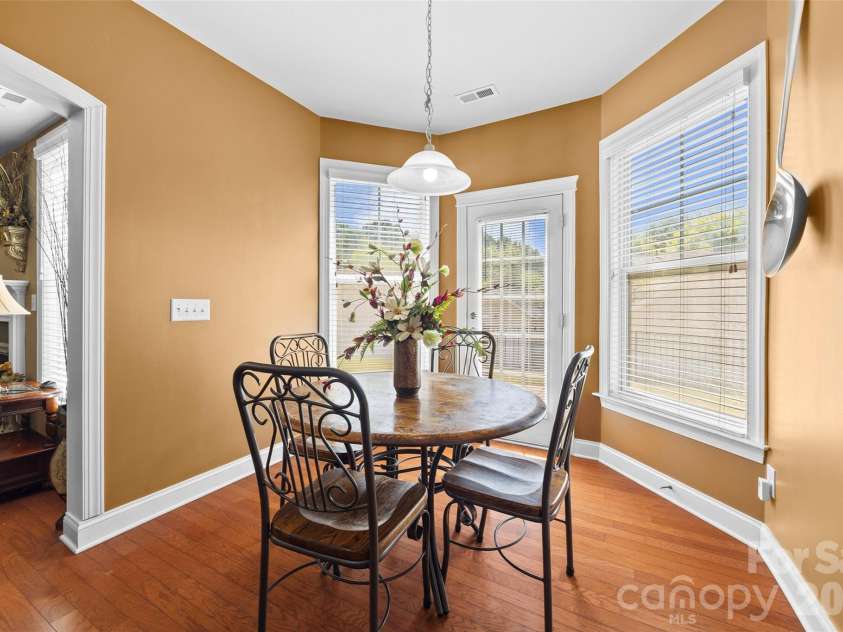 3025 Scottcrest Way, Waxhaw, NC 28173.  MLS# CAR4405386, YatesRealty ID 47022. 