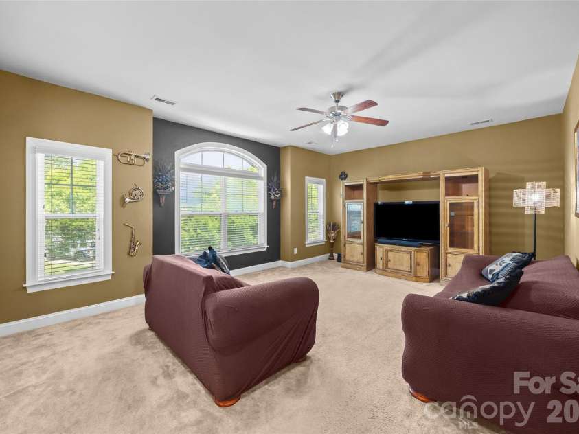 3025 Scottcrest Way, Waxhaw, NC 28173.  MLS# CAR4405386, YatesRealty ID 47022. 