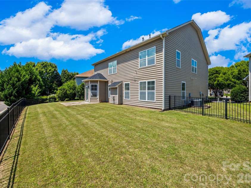 3025 Scottcrest Way, Waxhaw, NC 28173.  MLS# CAR4405386, YatesRealty ID 47022. 