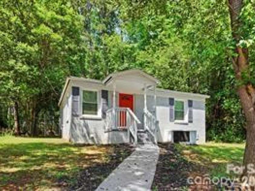2516 Remington Street, Charlotte, NC 28216.  MLS# CAR4418791, YatesRealty ID 47023. 