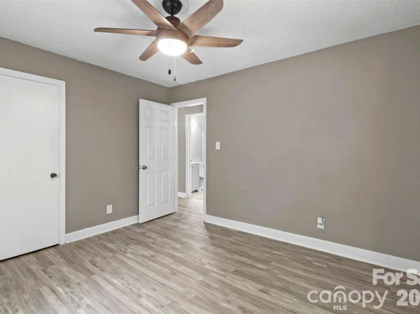 2516 Remington Street, Charlotte, NC 28216.  MLS# CAR4418791, YatesRealty ID 47023. 