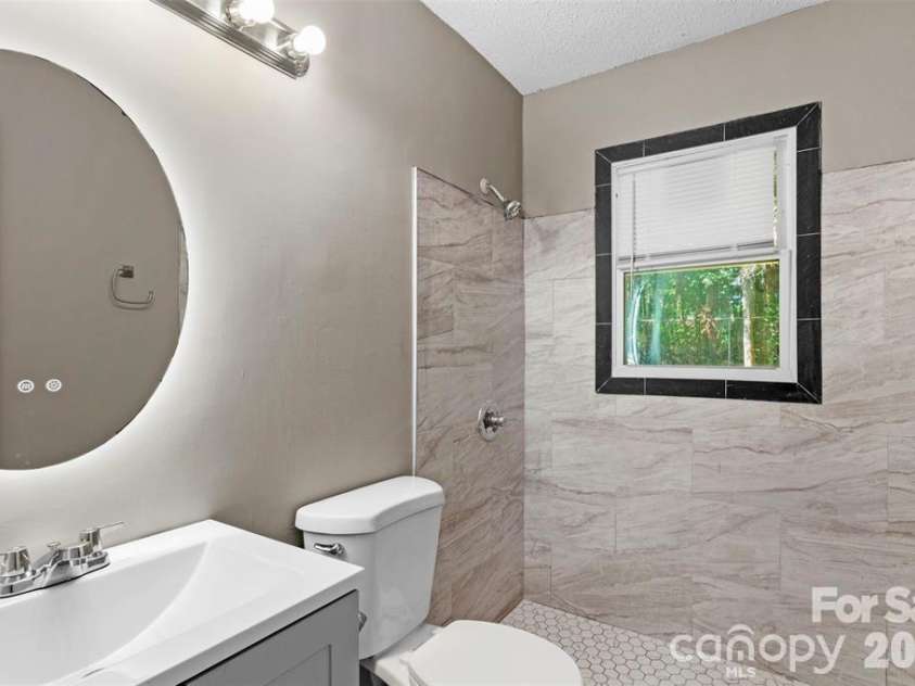 2516 Remington Street, Charlotte, NC 28216.  MLS# CAR4418791, YatesRealty ID 47023. 