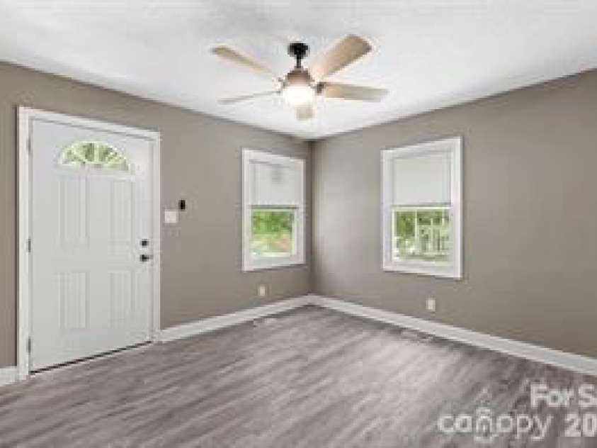 2516 Remington Street, Charlotte, NC 28216.  MLS# CAR4418791, YatesRealty ID 47023. 