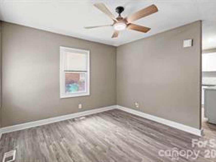 2516 Remington Street, Charlotte, NC 28216.  MLS# CAR4418791, YatesRealty ID 47023. 