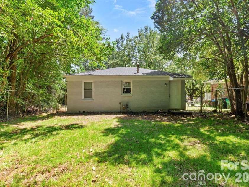 2516 Remington Street, Charlotte, NC 28216.  MLS# CAR4418791, YatesRealty ID 47023. 