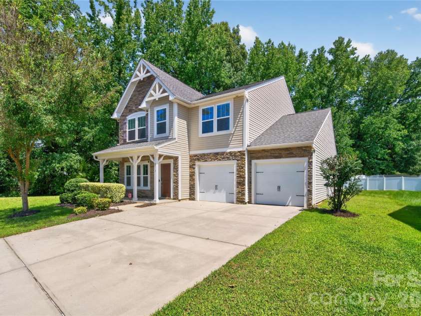 2512 Viburnum Court, Charlotte, NC 28215.  MLS# CAR4412884, YatesRealty ID 47024. 