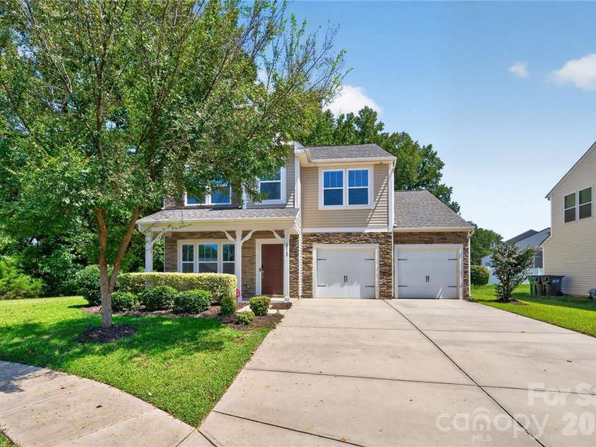 2512 Viburnum Court, Charlotte, NC 28215.  MLS# CAR4412884, YatesRealty ID 47024. 