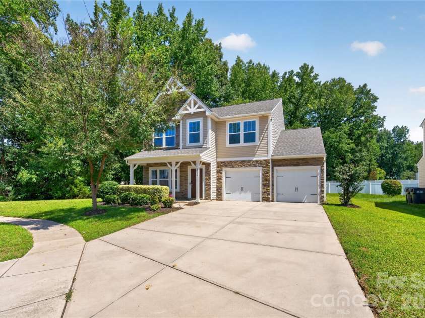 2512 Viburnum Court, Charlotte, NC 28215.  MLS# CAR4412884, YatesRealty ID 47024. 