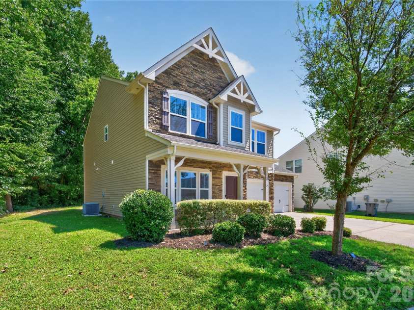2512 Viburnum Court, Charlotte, NC 28215.  MLS# CAR4412884, YatesRealty ID 47024. 