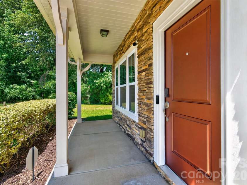 2512 Viburnum Court, Charlotte, NC 28215.  MLS# CAR4412884, YatesRealty ID 47024. 