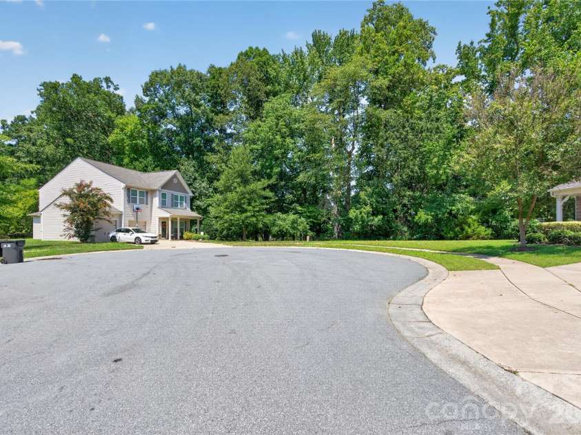2512 Viburnum Court, Charlotte, NC 28215.  MLS# CAR4412884, YatesRealty ID 47024. 