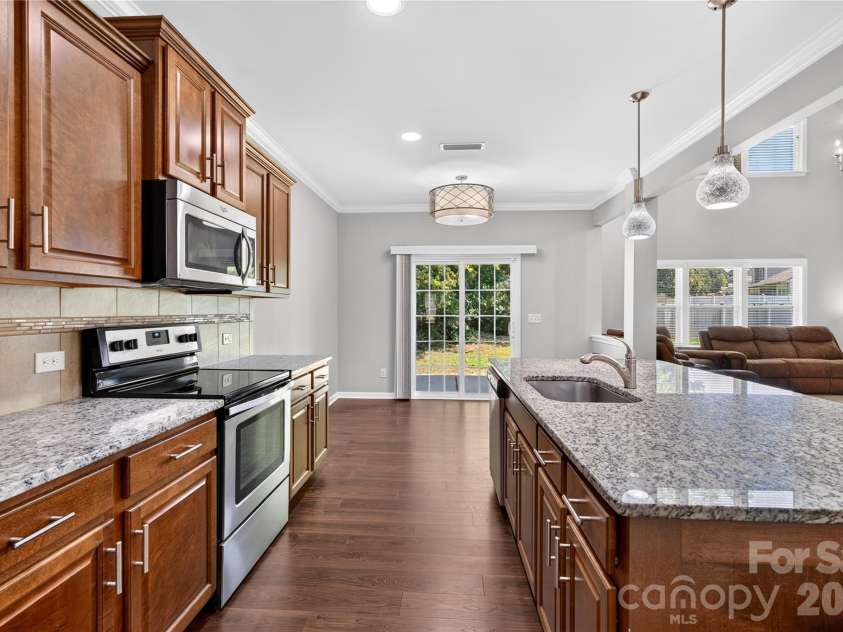 2512 Viburnum Court, Charlotte, NC 28215.  MLS# CAR4412884, YatesRealty ID 47024. 