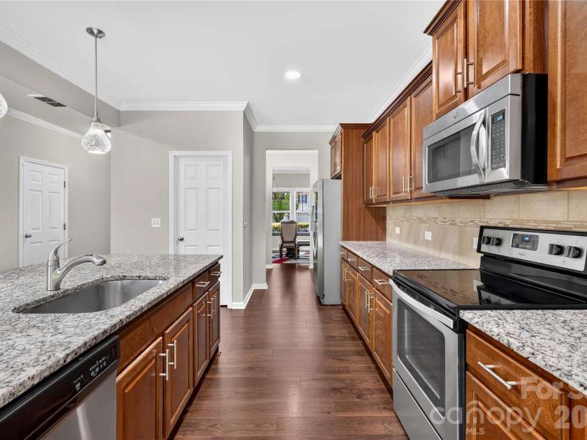 2512 Viburnum Court, Charlotte, NC 28215.  MLS# CAR4412884, YatesRealty ID 47024. 