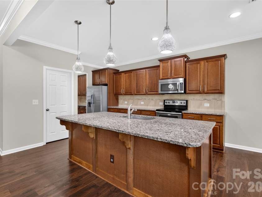 2512 Viburnum Court, Charlotte, NC 28215.  MLS# CAR4412884, YatesRealty ID 47024. 