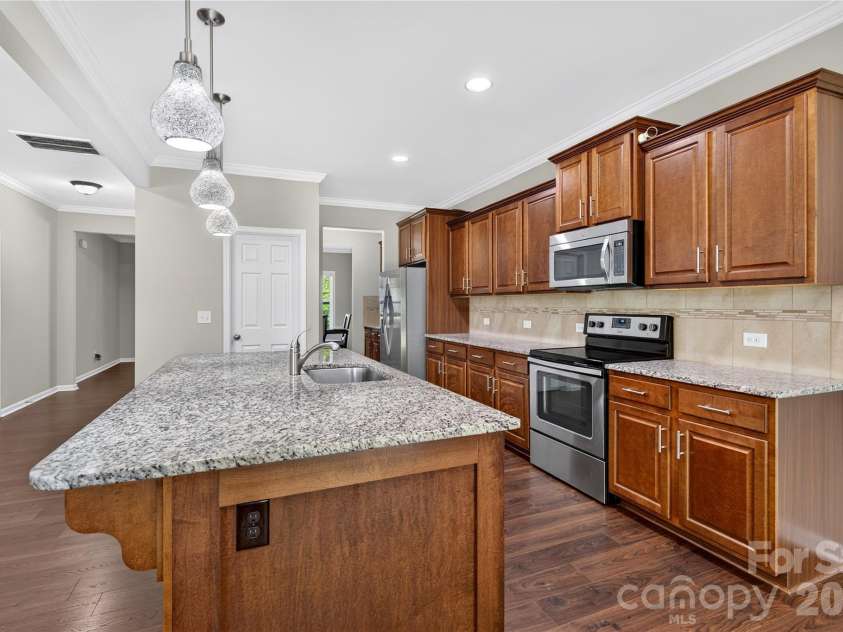 2512 Viburnum Court, Charlotte, NC 28215.  MLS# CAR4412884, YatesRealty ID 47024. 