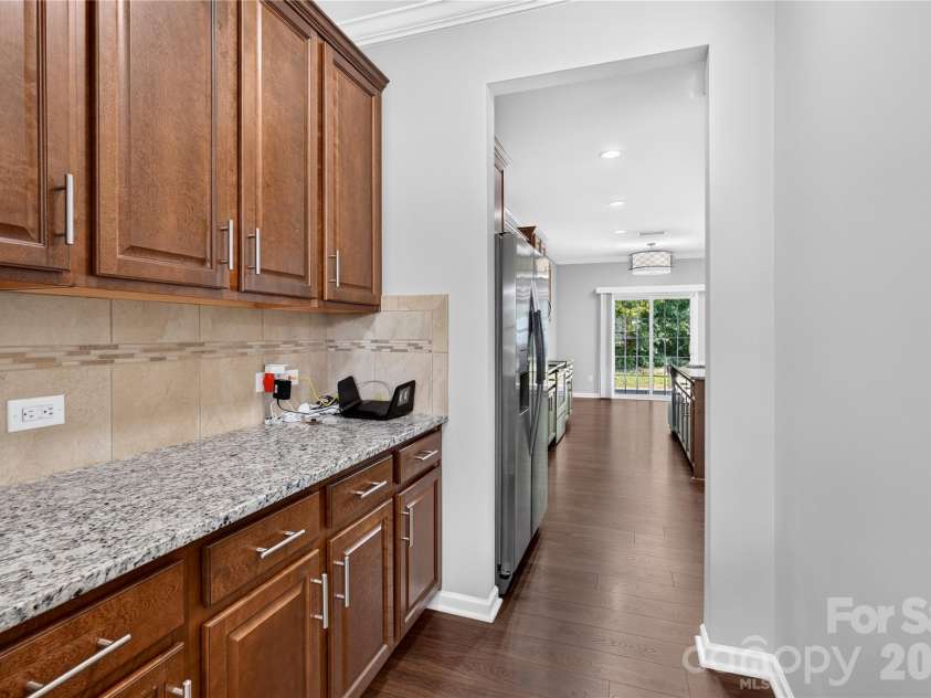 2512 Viburnum Court, Charlotte, NC 28215.  MLS# CAR4412884, YatesRealty ID 47024. 