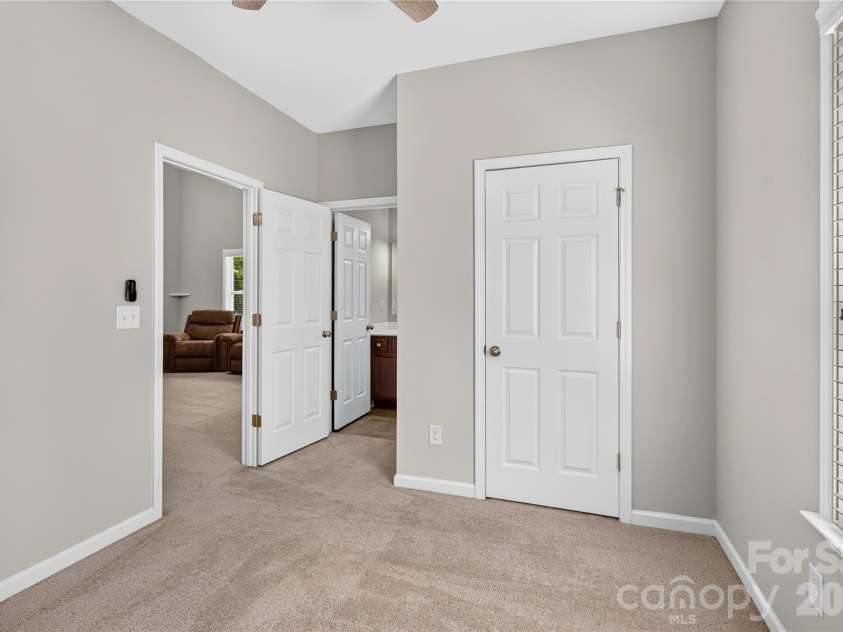 2512 Viburnum Court, Charlotte, NC 28215.  MLS# CAR4412884, YatesRealty ID 47024. 