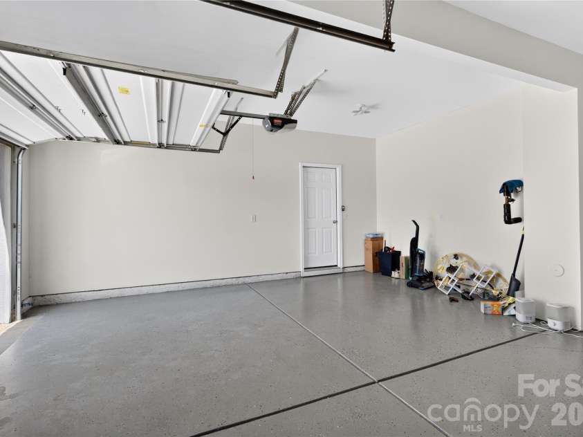 2512 Viburnum Court, Charlotte, NC 28215.  MLS# CAR4412884, YatesRealty ID 47024. 