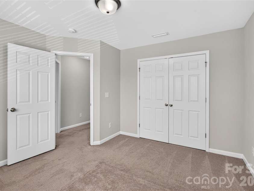 2512 Viburnum Court, Charlotte, NC 28215.  MLS# CAR4412884, YatesRealty ID 47024. 