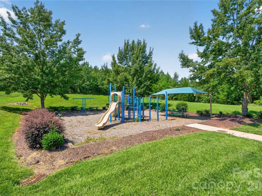 2512 Viburnum Court, Charlotte, NC 28215.  MLS# CAR4412884, YatesRealty ID 47024. 