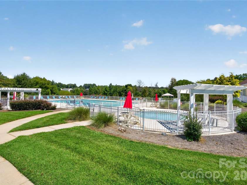 2512 Viburnum Court, Charlotte, NC 28215.  MLS# CAR4412884, YatesRealty ID 47024. 