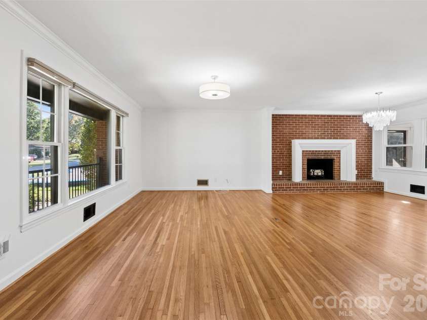 4200 Murrayhill Road, Charlotte, NC 28209.  MLS# CAR4417511, YatesRealty ID 47026. 