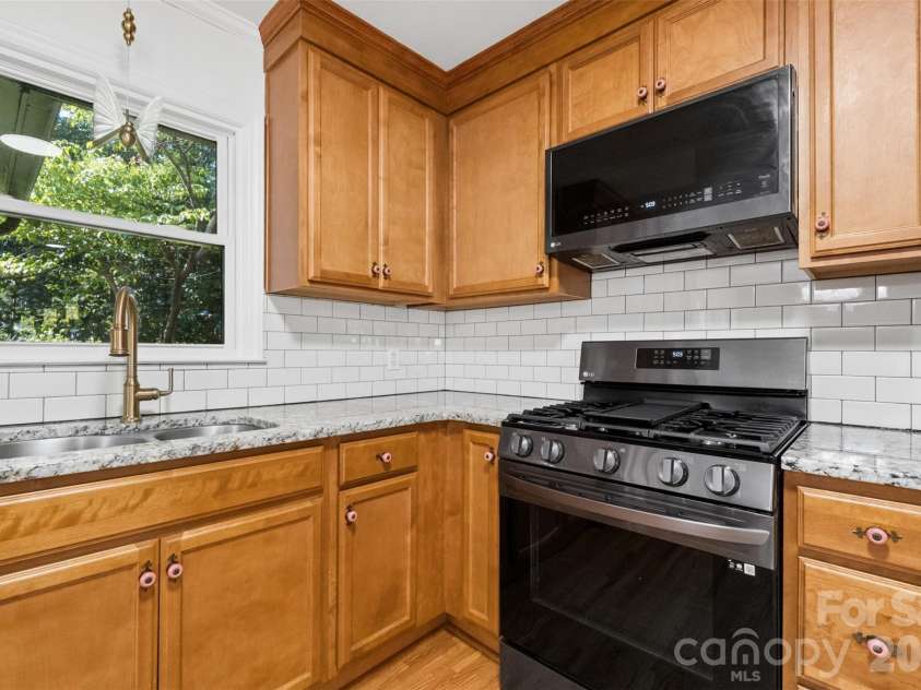 4200 Murrayhill Road, Charlotte, NC 28209.  MLS# CAR4417511, YatesRealty ID 47026. 