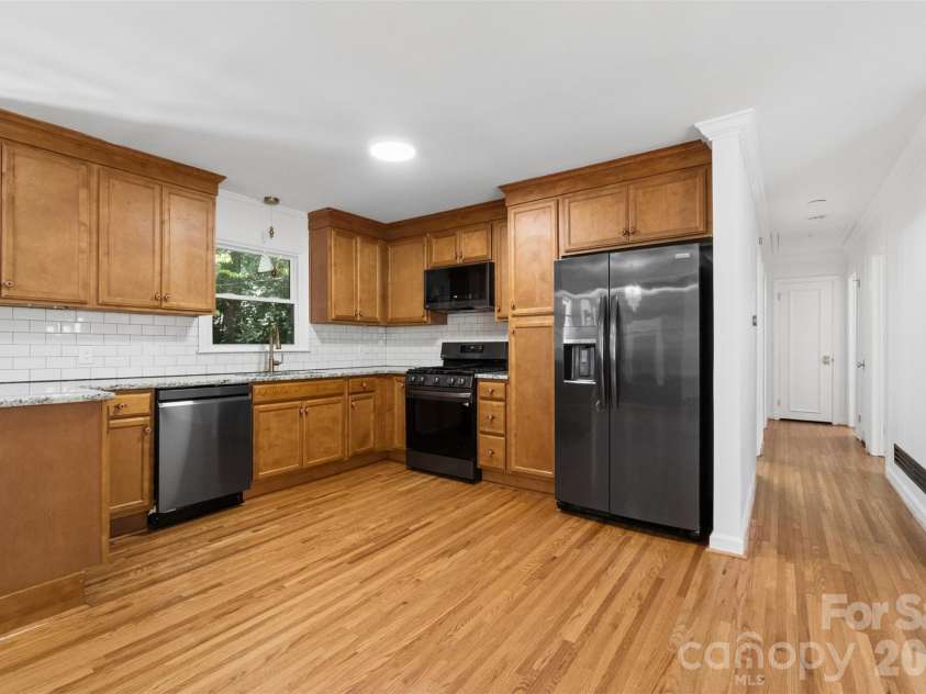 4200 Murrayhill Road, Charlotte, NC 28209.  MLS# CAR4417511, YatesRealty ID 47026. 
