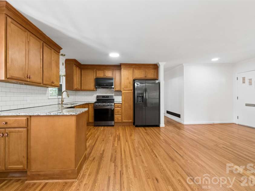 4200 Murrayhill Road, Charlotte, NC 28209.  MLS# CAR4417511, YatesRealty ID 47026. 