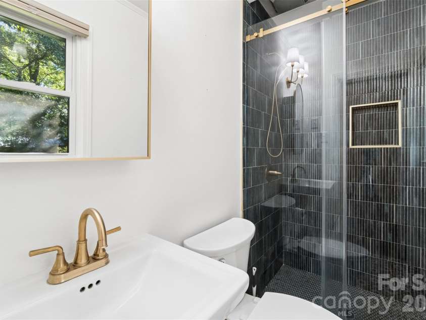4200 Murrayhill Road, Charlotte, NC 28209.  MLS# CAR4417511, YatesRealty ID 47026. 
