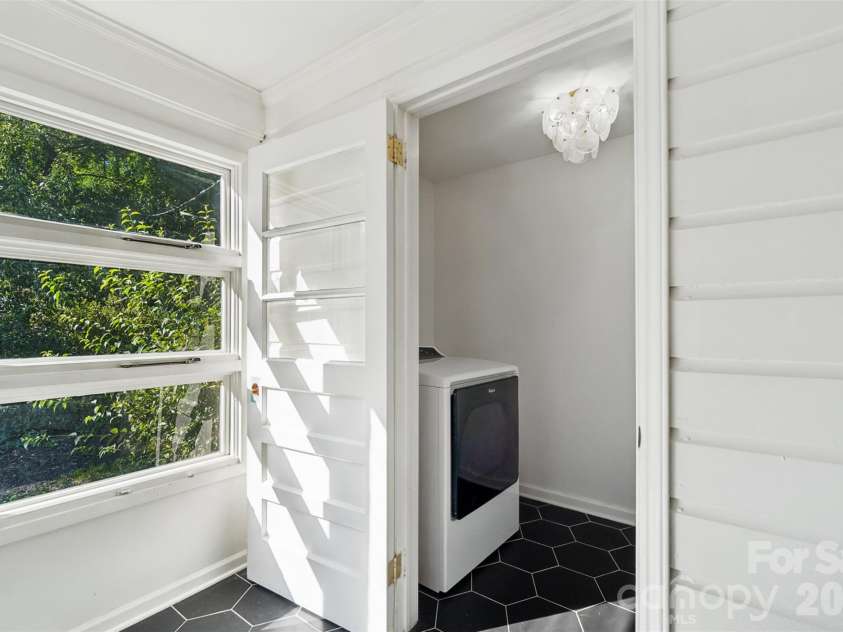 4200 Murrayhill Road, Charlotte, NC 28209.  MLS# CAR4417511, YatesRealty ID 47026. Laundry