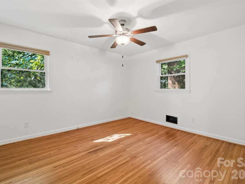4200 Murrayhill Road, Charlotte, NC 28209.  MLS# CAR4417511, YatesRealty ID 47026. Primary Bed
