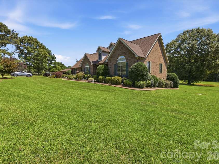 219 Pleasant Drive, Statesville, NC 28677.  MLS# CAR4418795, YatesRealty ID 47027. 