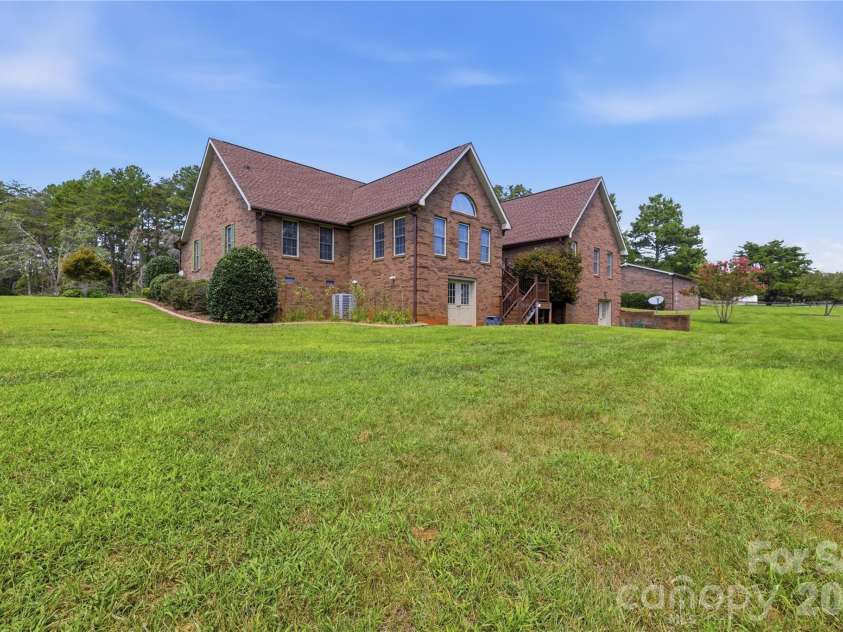 219 Pleasant Drive, Statesville, NC 28677.  MLS# CAR4418795, YatesRealty ID 47027. 