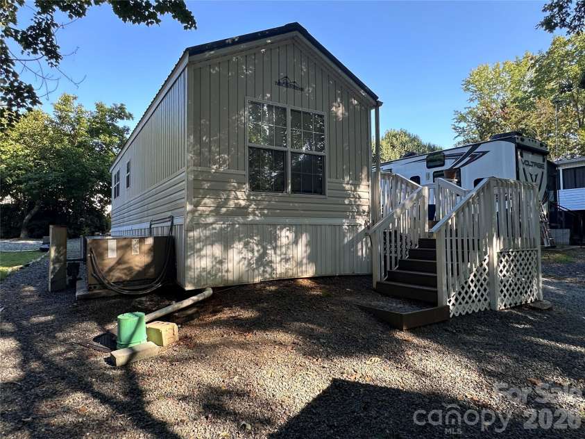 114 Walnut Circle, New London, NC 28127.  MLS# CAR4418170, YatesRealty ID 47028. 