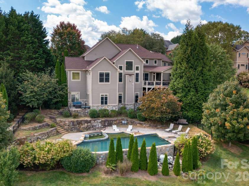 31 Bradford Vistas Drive, Fletcher, NC 28732.  MLS# CAR4303470, YatesRealty ID 4703. A place to live and to entertain!