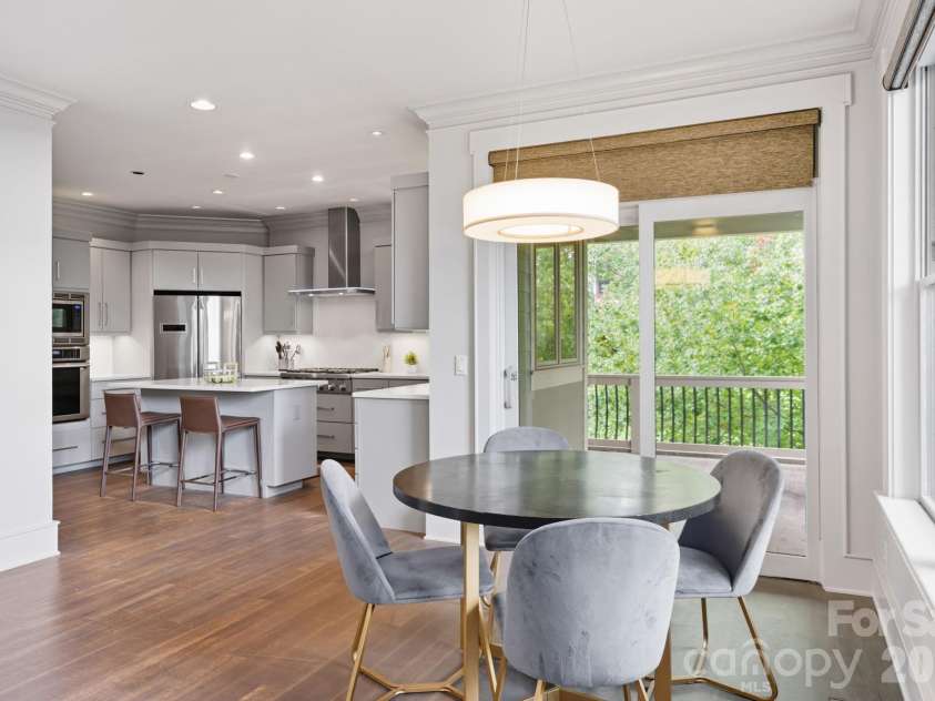 31 Bradford Vistas Drive, Fletcher, NC 28732.  MLS# CAR4303470, YatesRealty ID 4703. Casual eating at breakfast nook or kitchen island