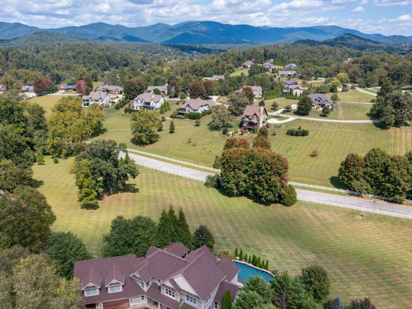 31 Bradford Vistas Drive, Fletcher, NC 28732.  MLS# CAR4303470, YatesRealty ID 4703. Less than 15 miles from airport, hospitals, schools, and Blue Ridge Parkway
