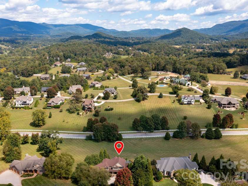 31 Bradford Vistas Drive, Fletcher, NC 28732.  MLS# CAR4303470, YatesRealty ID 4703. Less than 15 miles from Downtown Asheville 